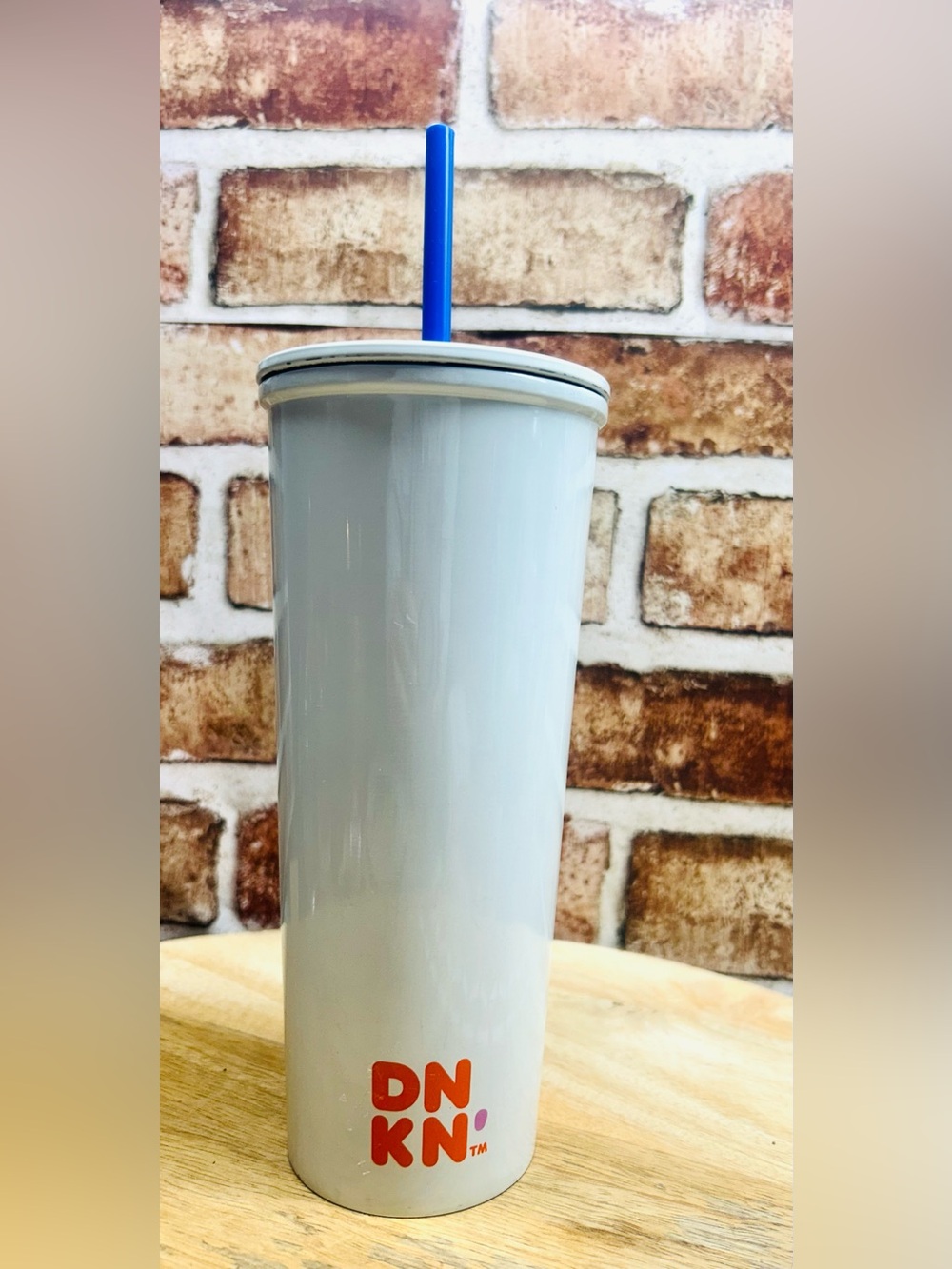 Dunkin 24oz Insulated Stainless Steel Tumbler - White W Sprinkles
Lid